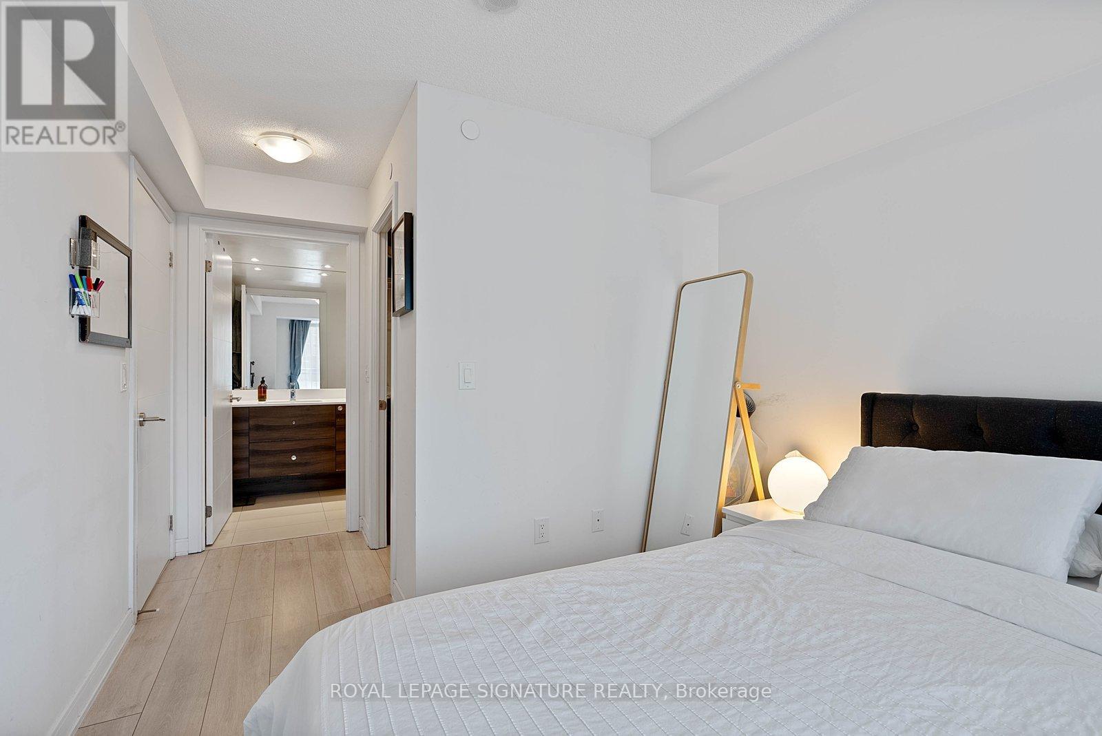 #710 525 ADELAIDE STREET W - 15