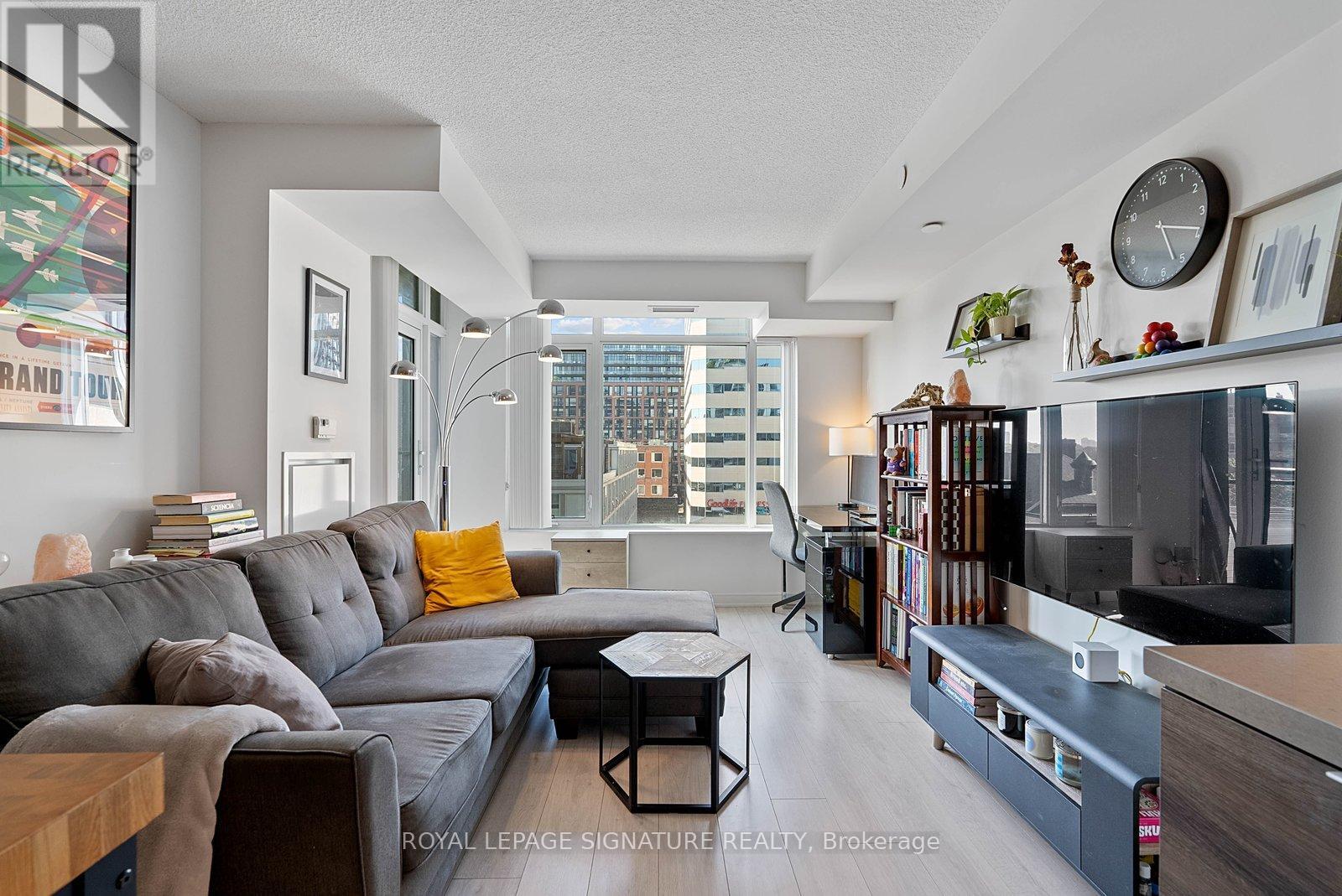 #710 525 ADELAIDE STREET W - Image 2