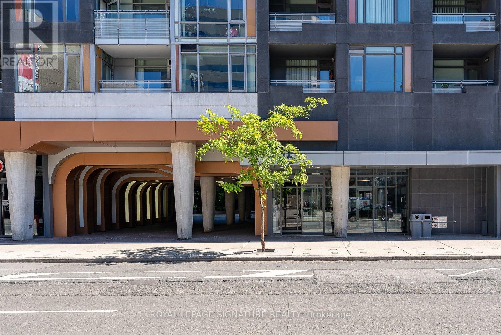 #710 525 ADELAIDE STREET W - 30