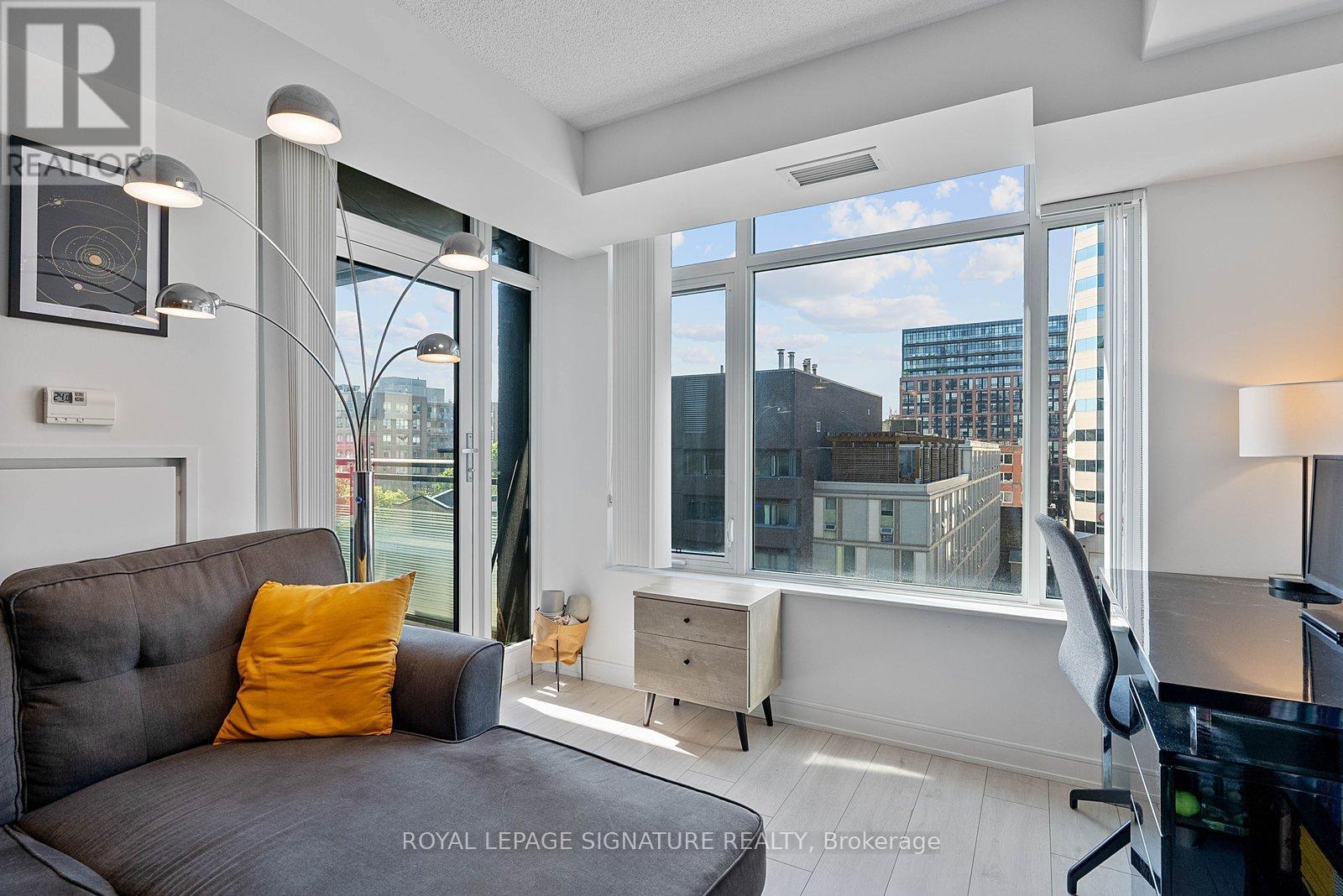 #710 525 ADELAIDE STREET W - 4