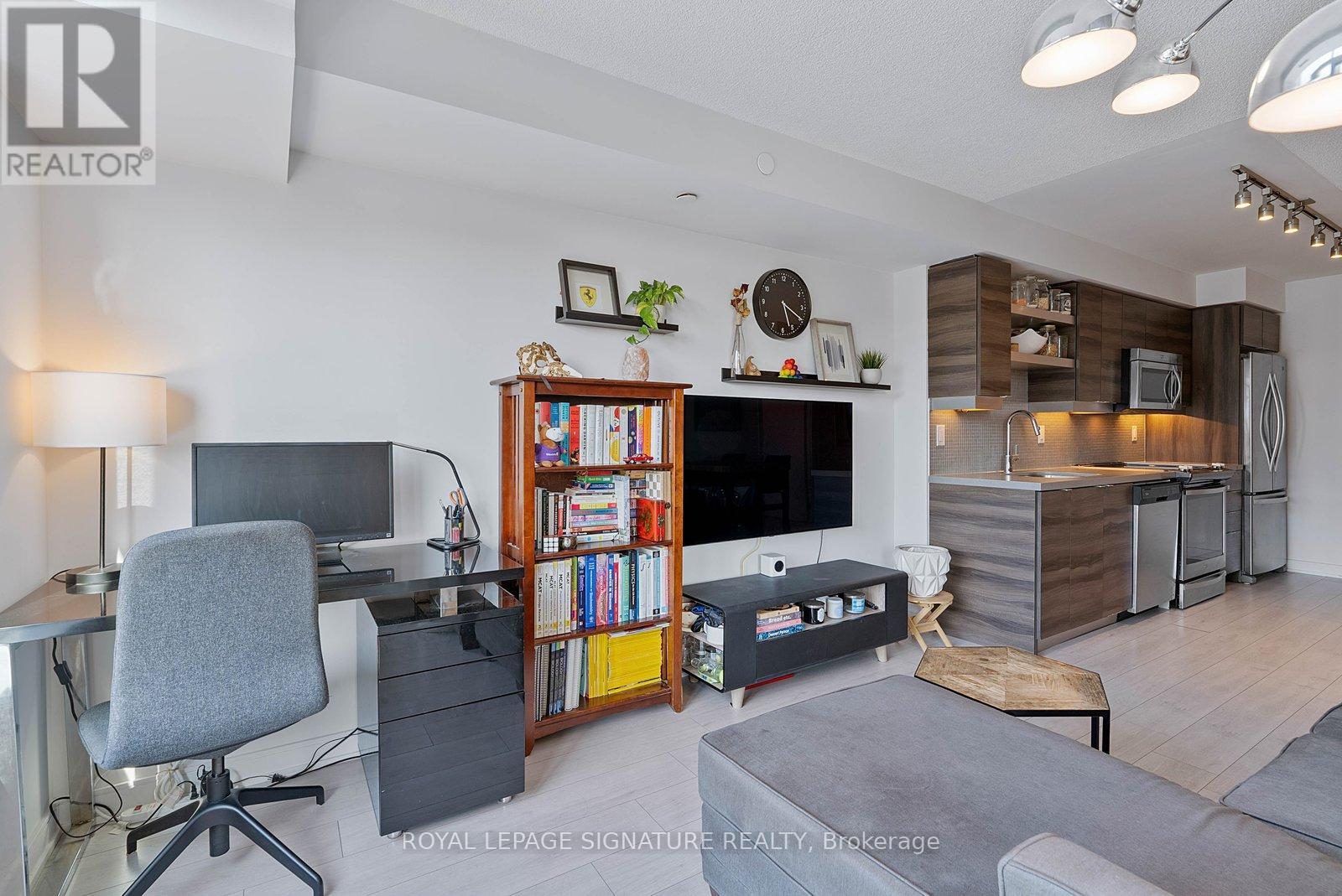 #710 525 ADELAIDE STREET W - 6