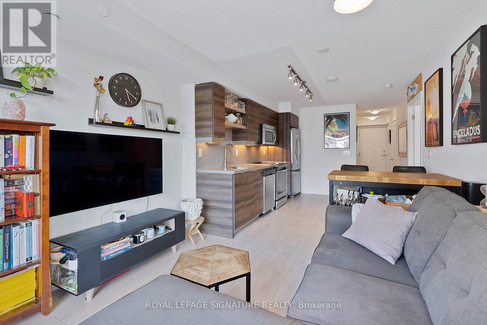 #710 525 ADELAIDE STREET W - 7
