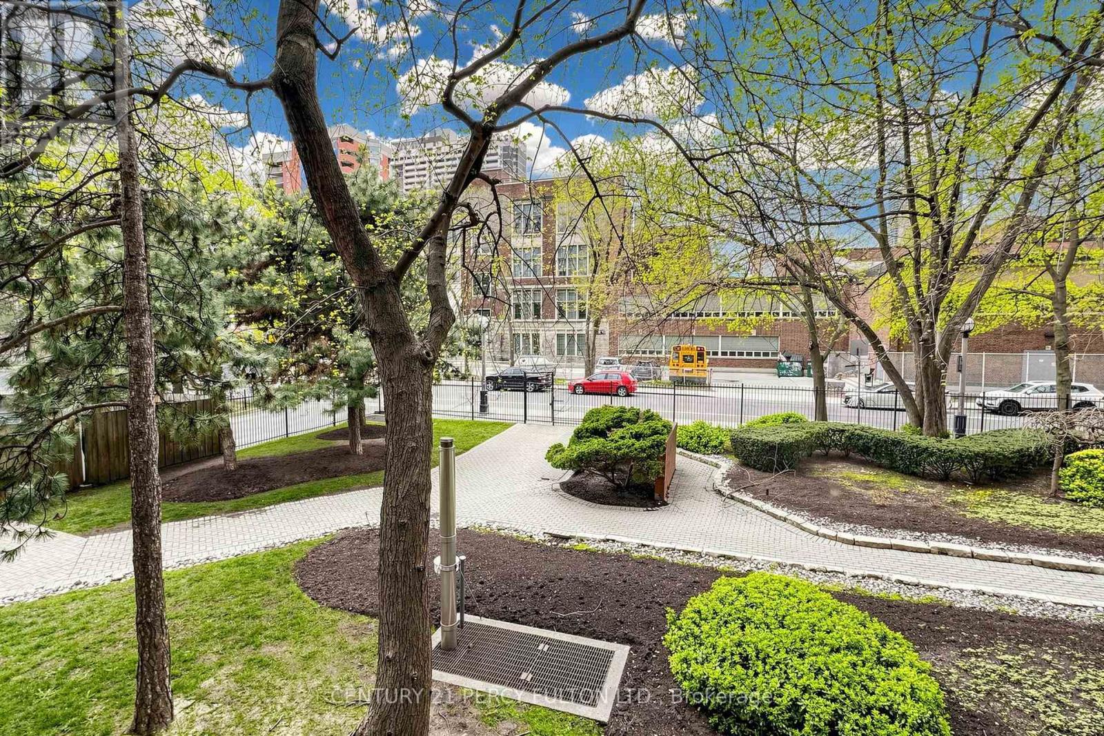 #224 77 MAITLAND PLACE - 32