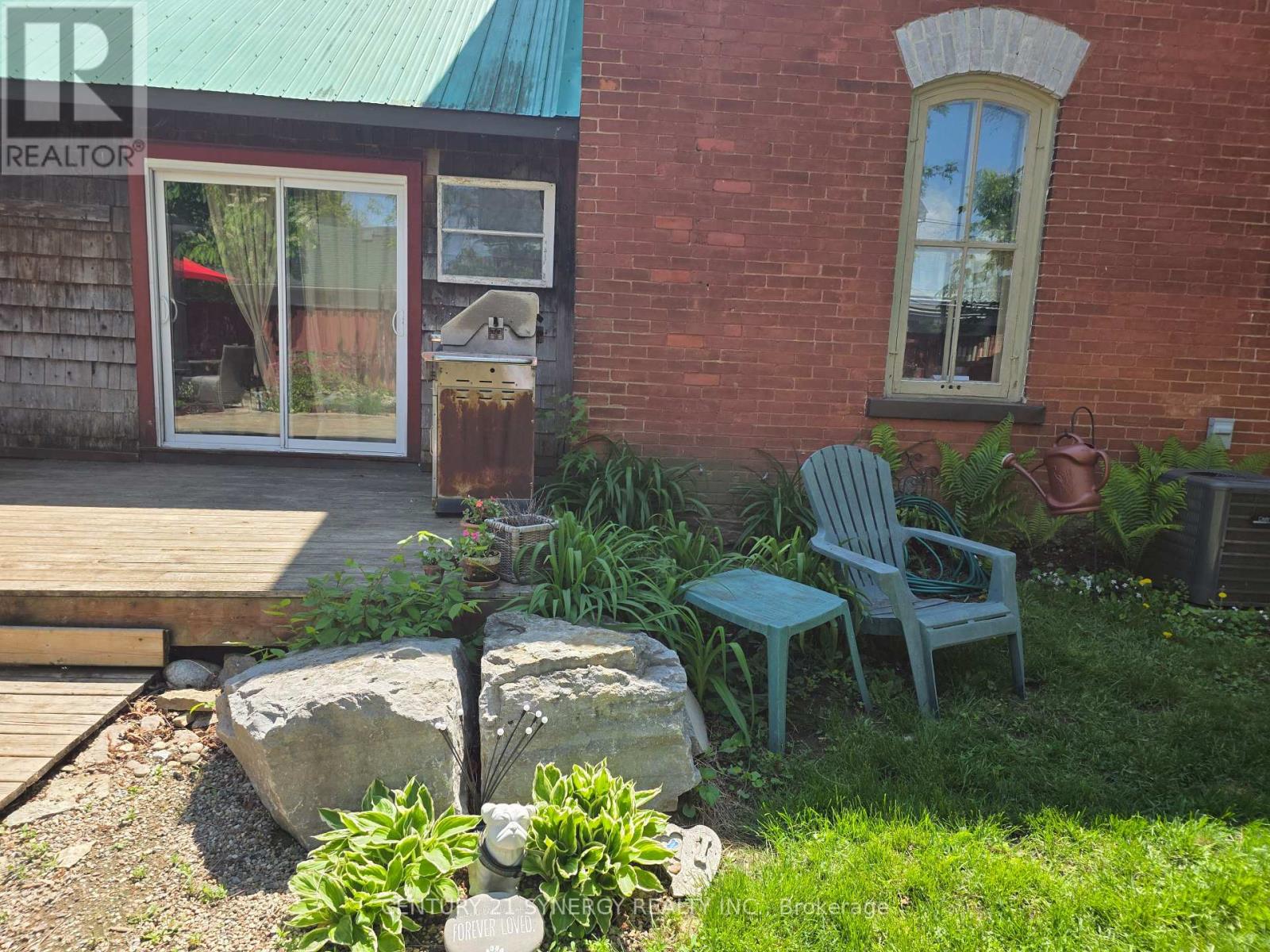 49 QUEEN STREET N - 35