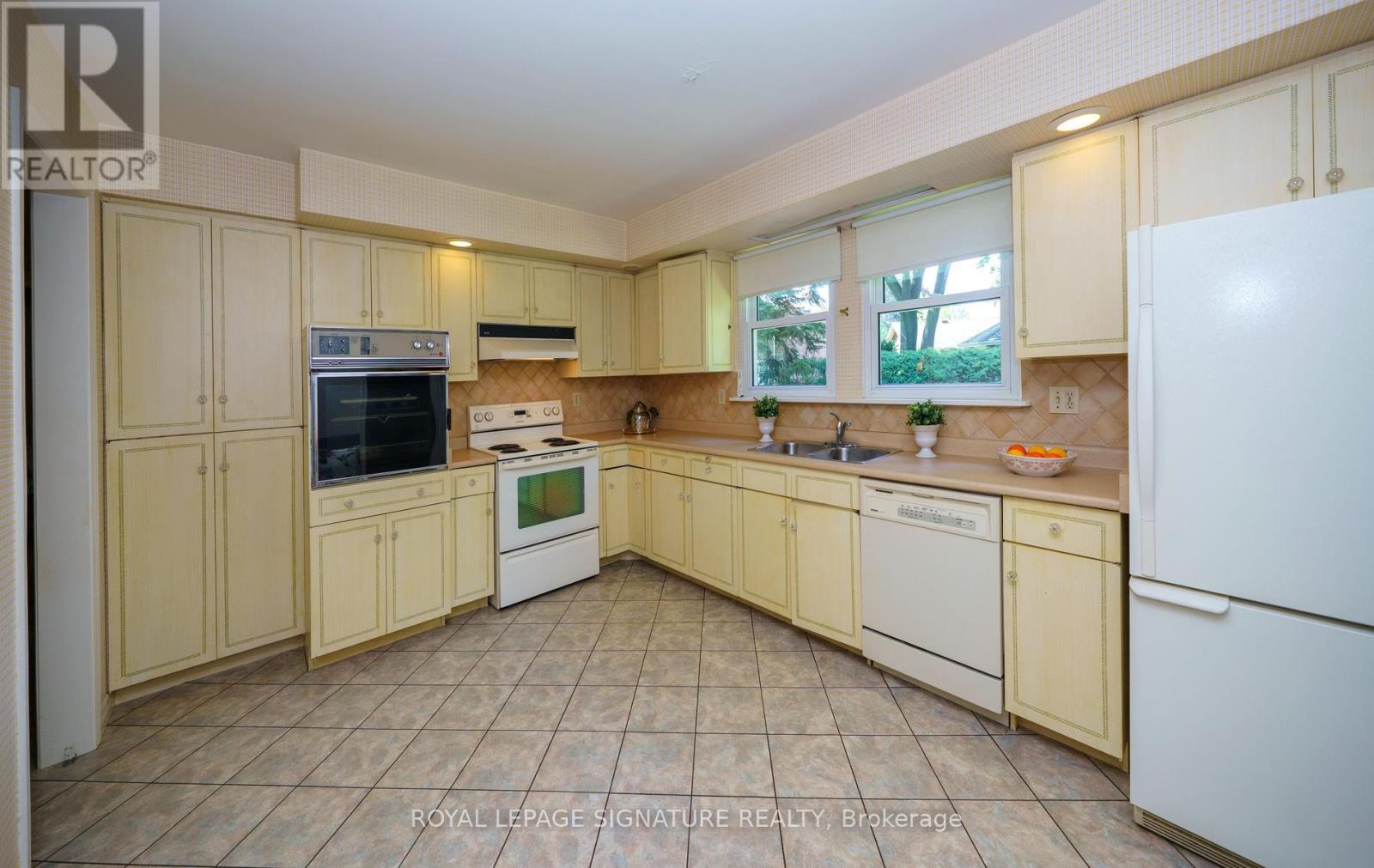 11 GABLEHURST CRESCENT - 11