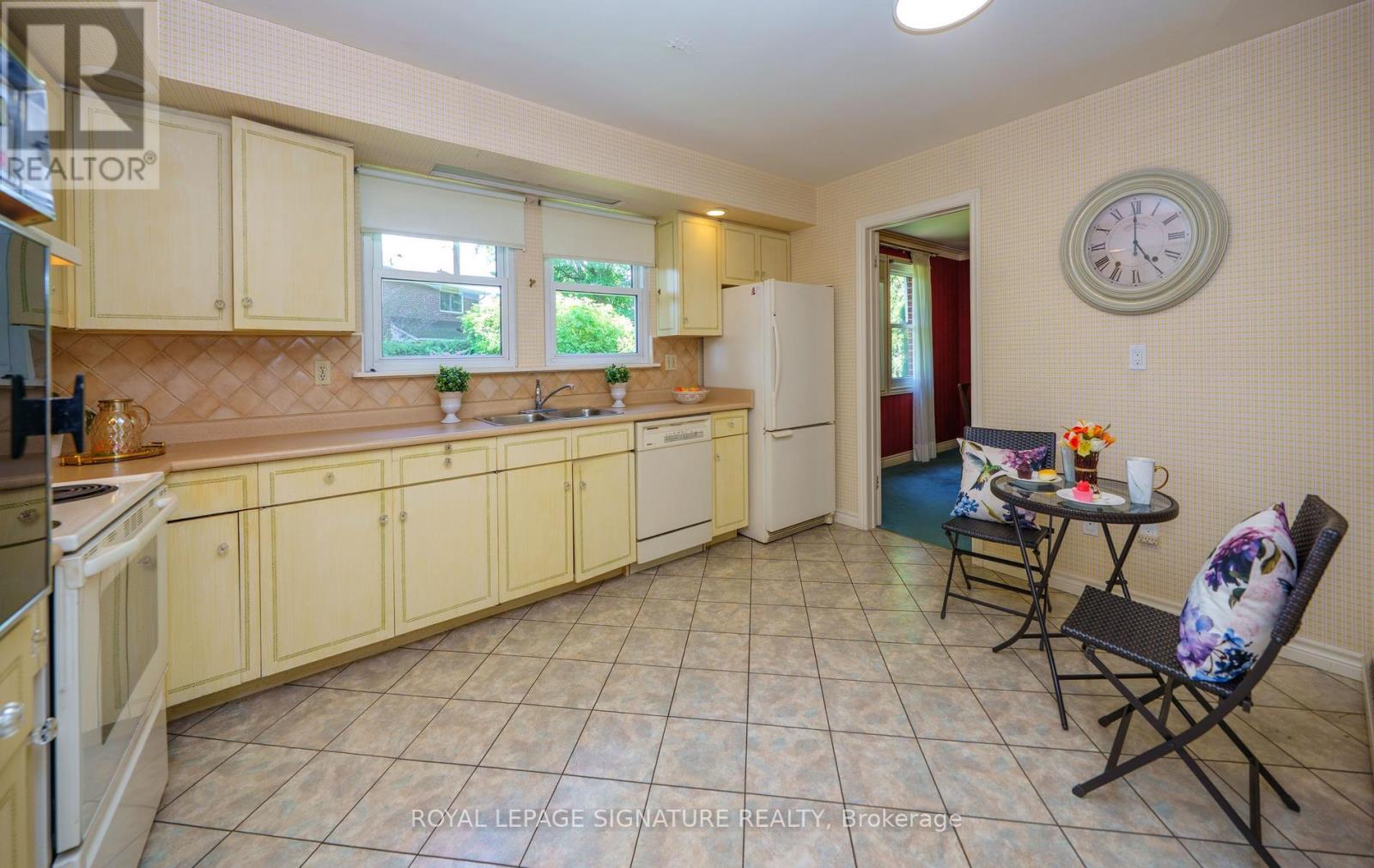 11 GABLEHURST CRESCENT - 13