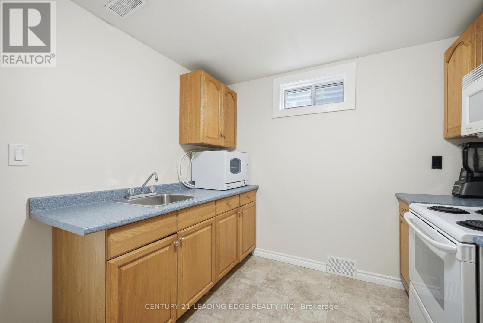 923 REDBIRD CRESCENT - 42