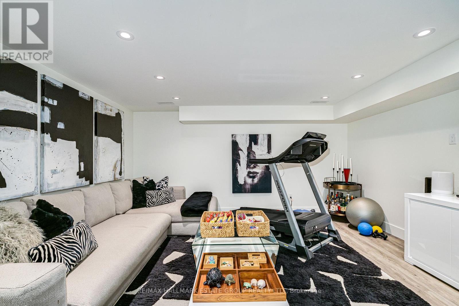 36 KENT ROAD - 33