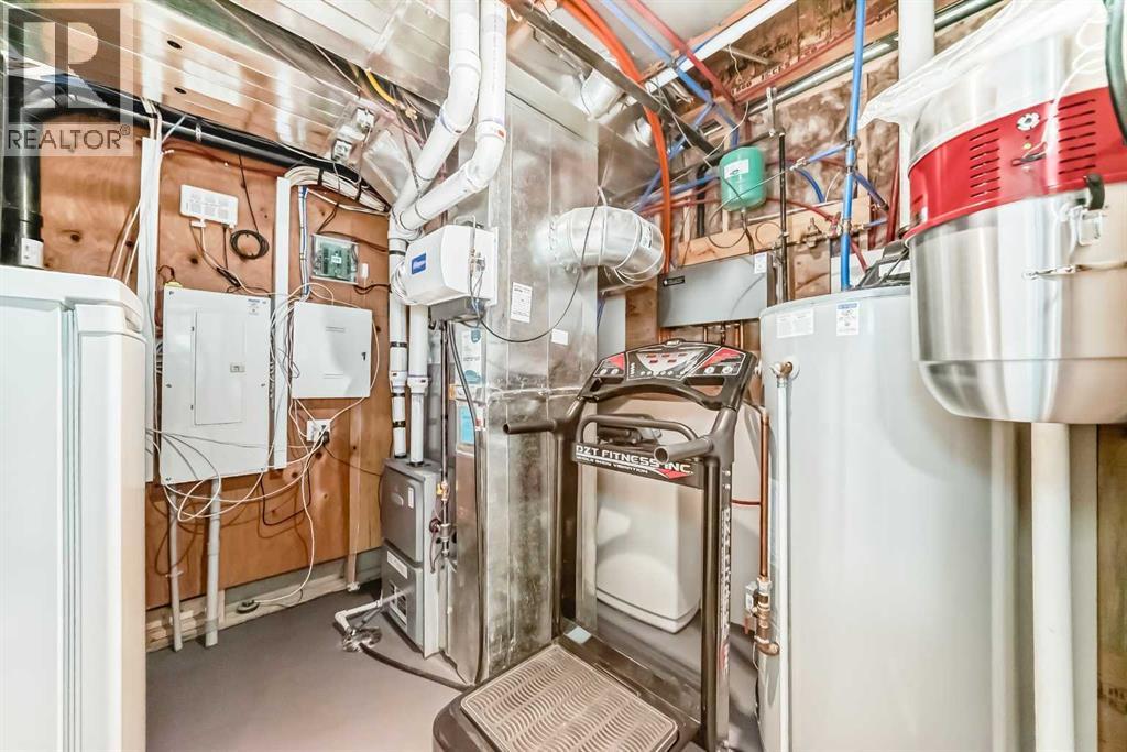 2213 27 Street SW - 42
