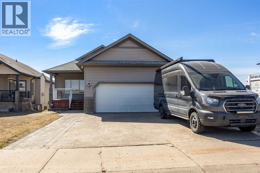 362 Pacific Crescent - 2