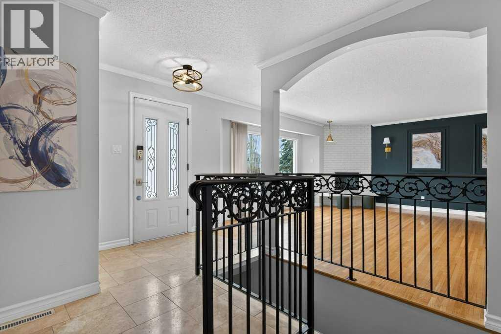 425 Woodland Crescent SE - 5