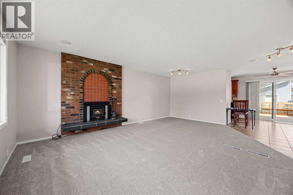 7720 Hunterquay Road NW - 12