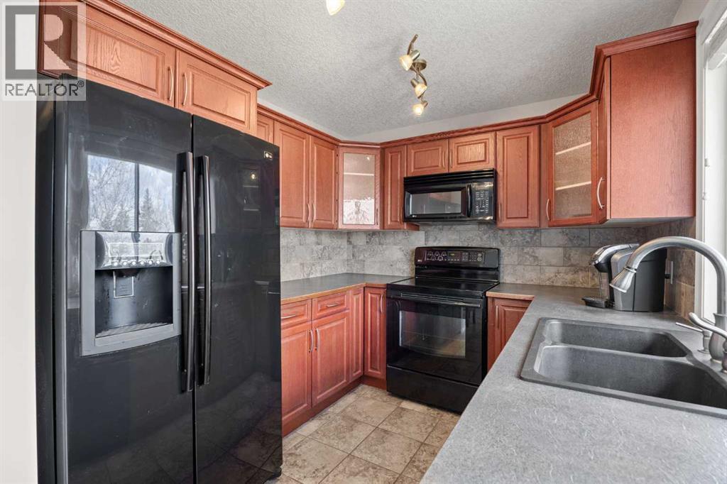 7720 Hunterquay Road NW - 19