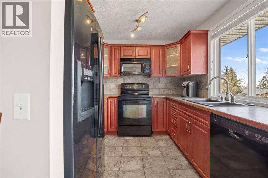 7720 Hunterquay Road NW - 18