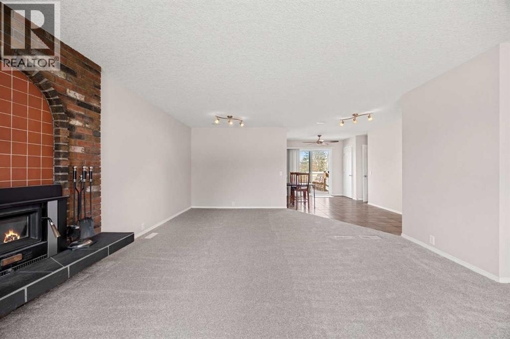 7720 Hunterquay Road NW - 13