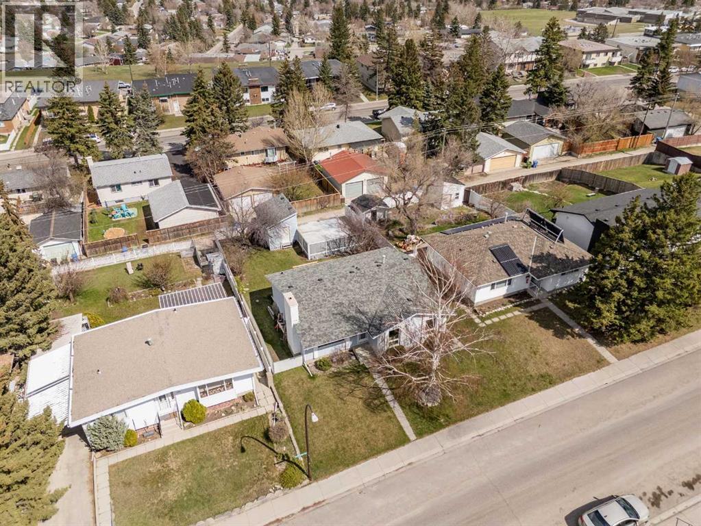 7720 Hunterquay Road NW - 46