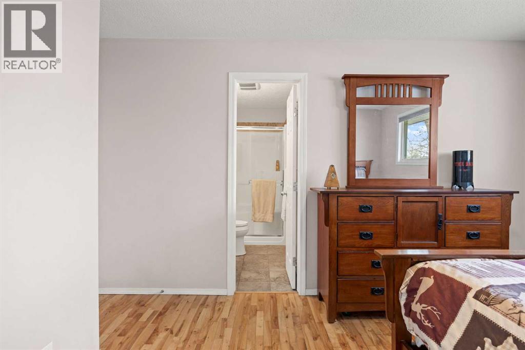 7720 Hunterquay Road NW - 23