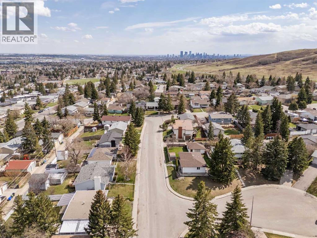 7720 Hunterquay Road NW - 48