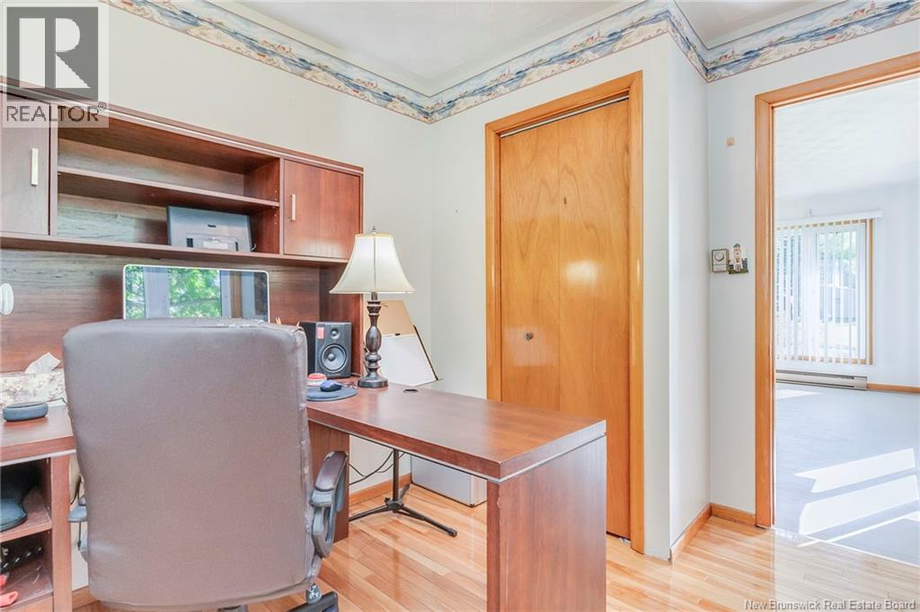 10 Webster Avenue - 18