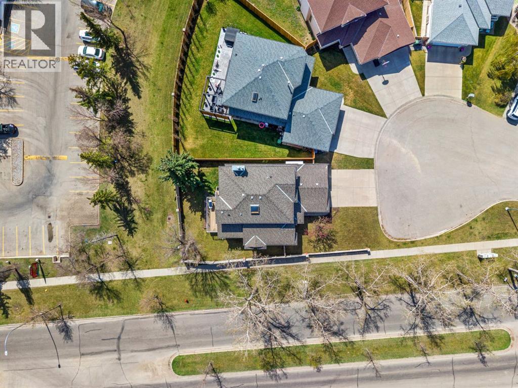 131 Lake Simcoe Court SE - 34