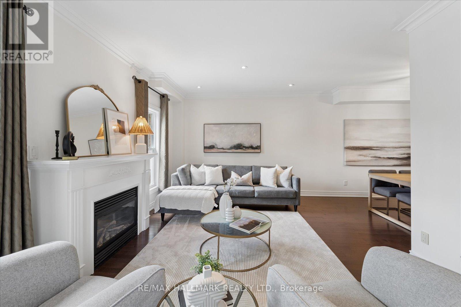 13 E J LENNOX WAY - 16