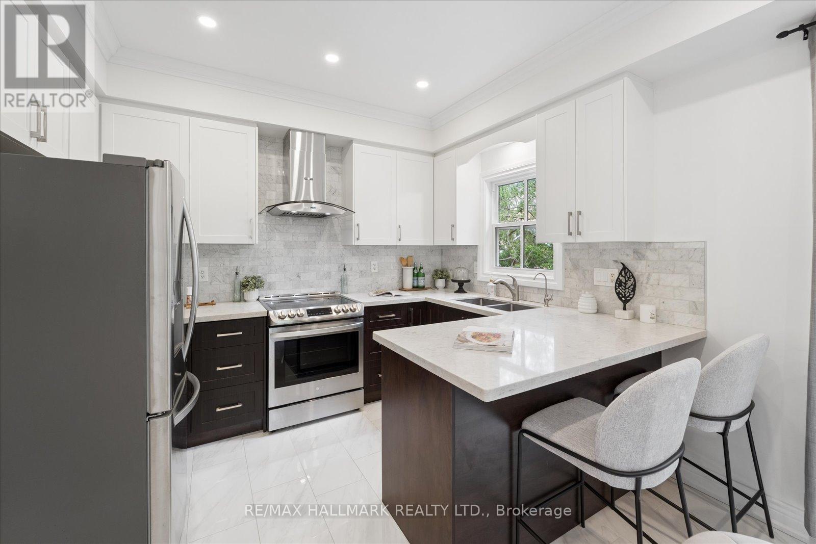13 E J LENNOX WAY - 22