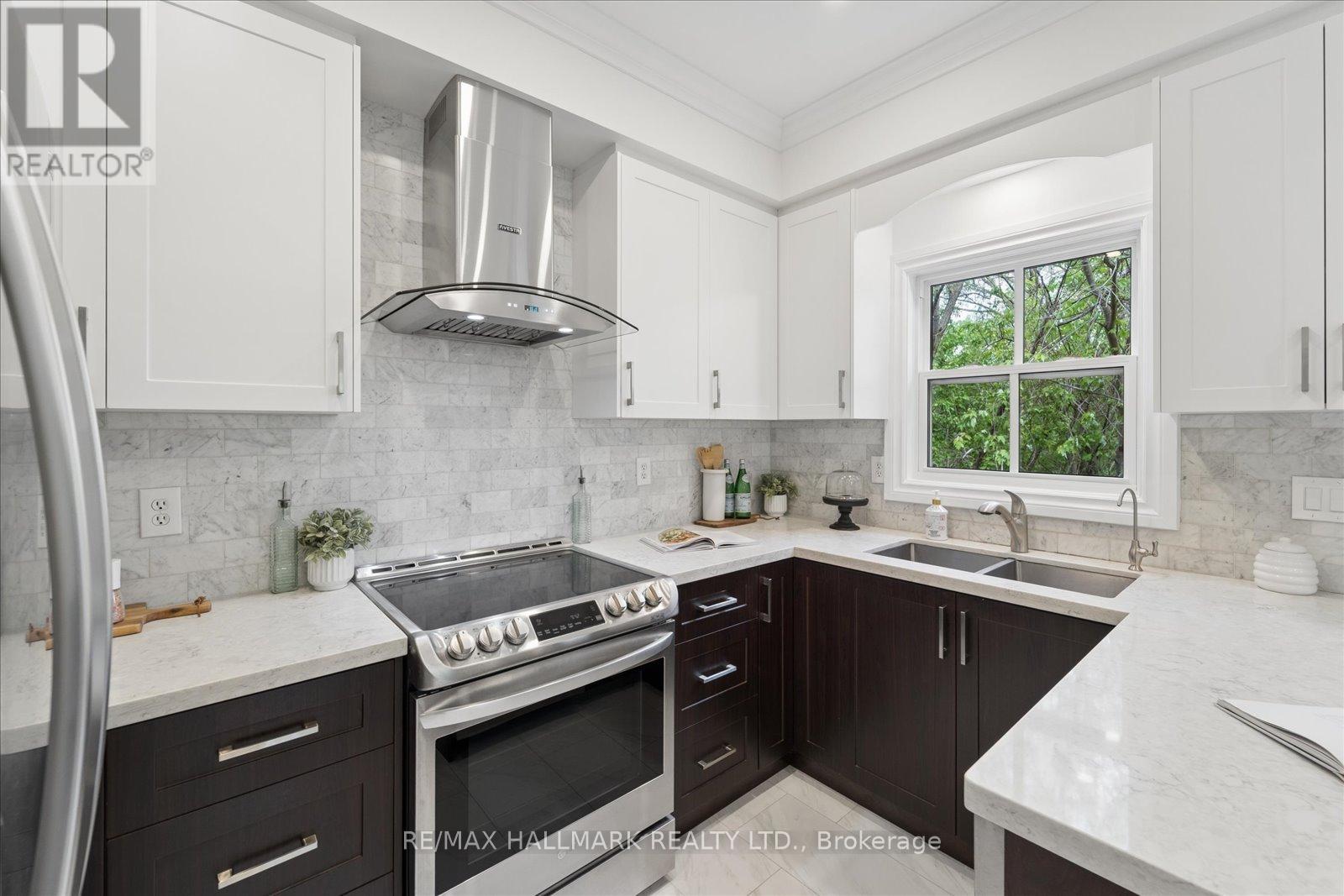 13 E J LENNOX WAY - 23
