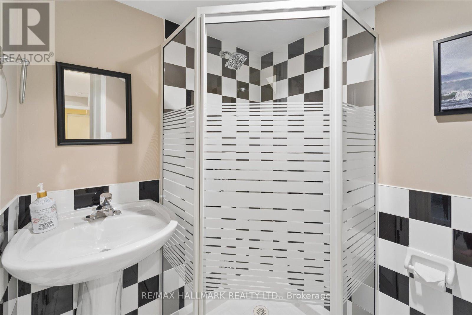 13 E J LENNOX WAY - 39