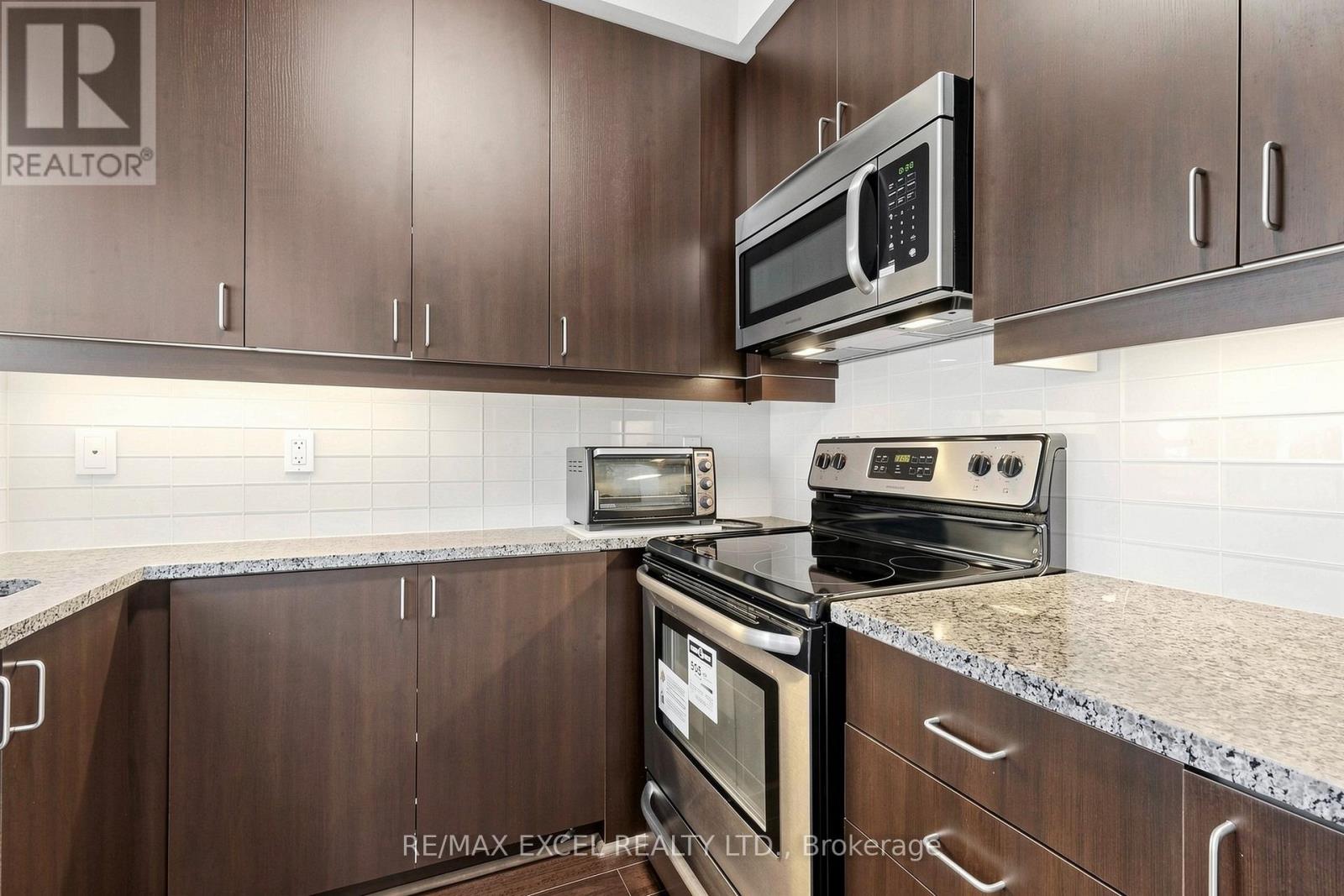 #416 8110 BIRCHMOUNT ROAD - 23