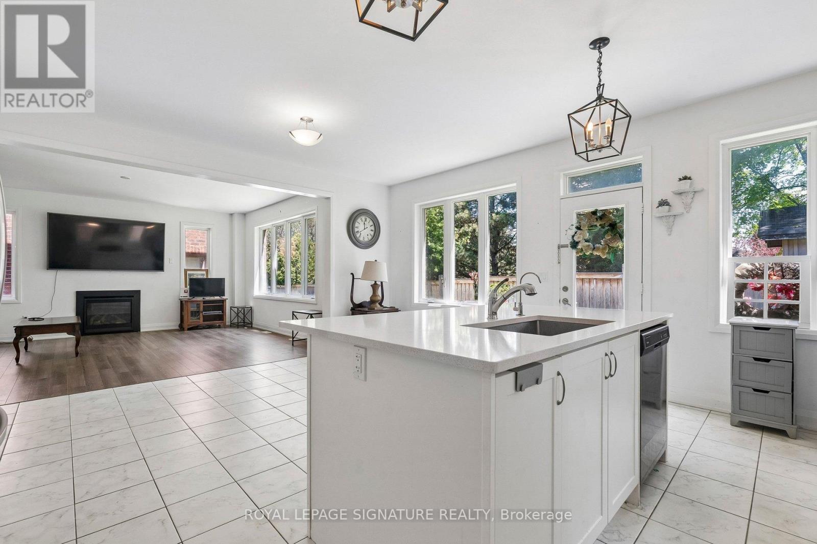 23 CYPRUS GLEN - 14