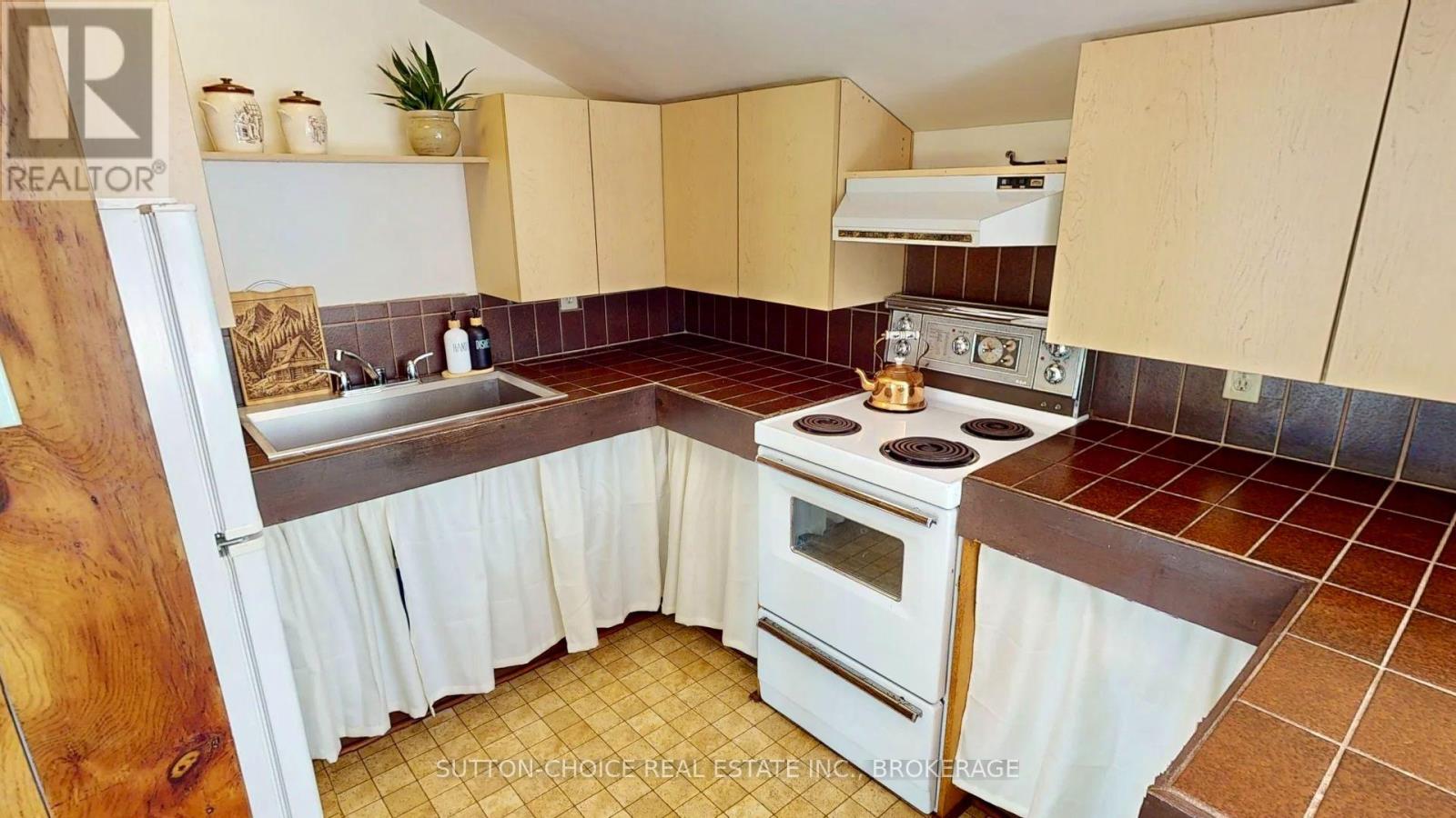 104 HEMLOCK ISLAND - 12