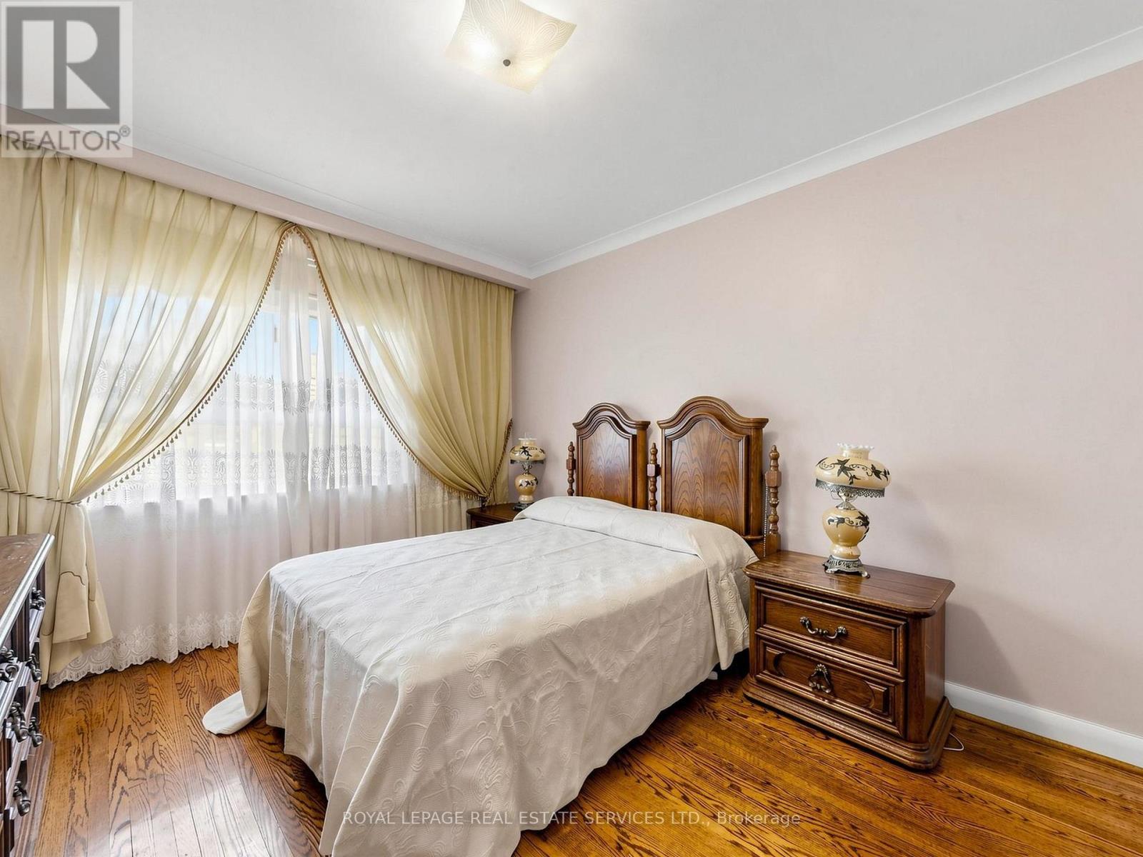 86 WHITBURN CRESCENT - 15