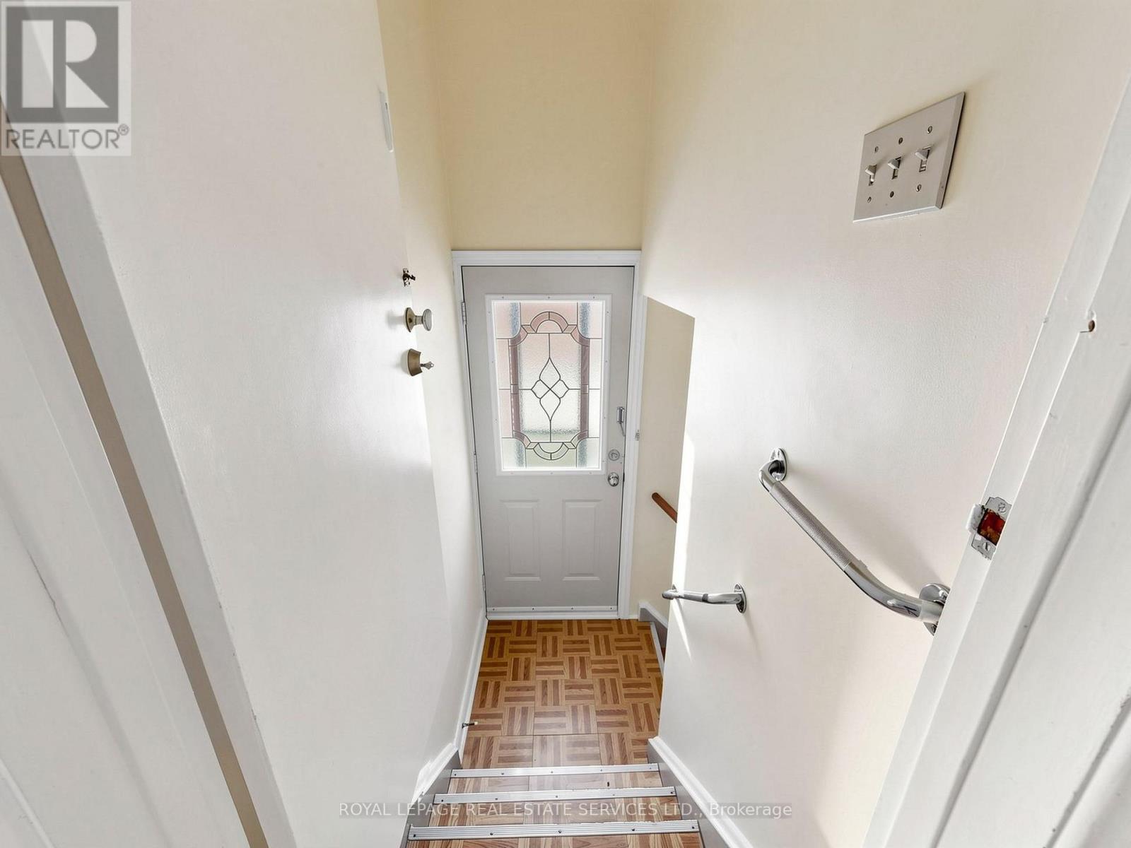 86 WHITBURN CRESCENT - 25