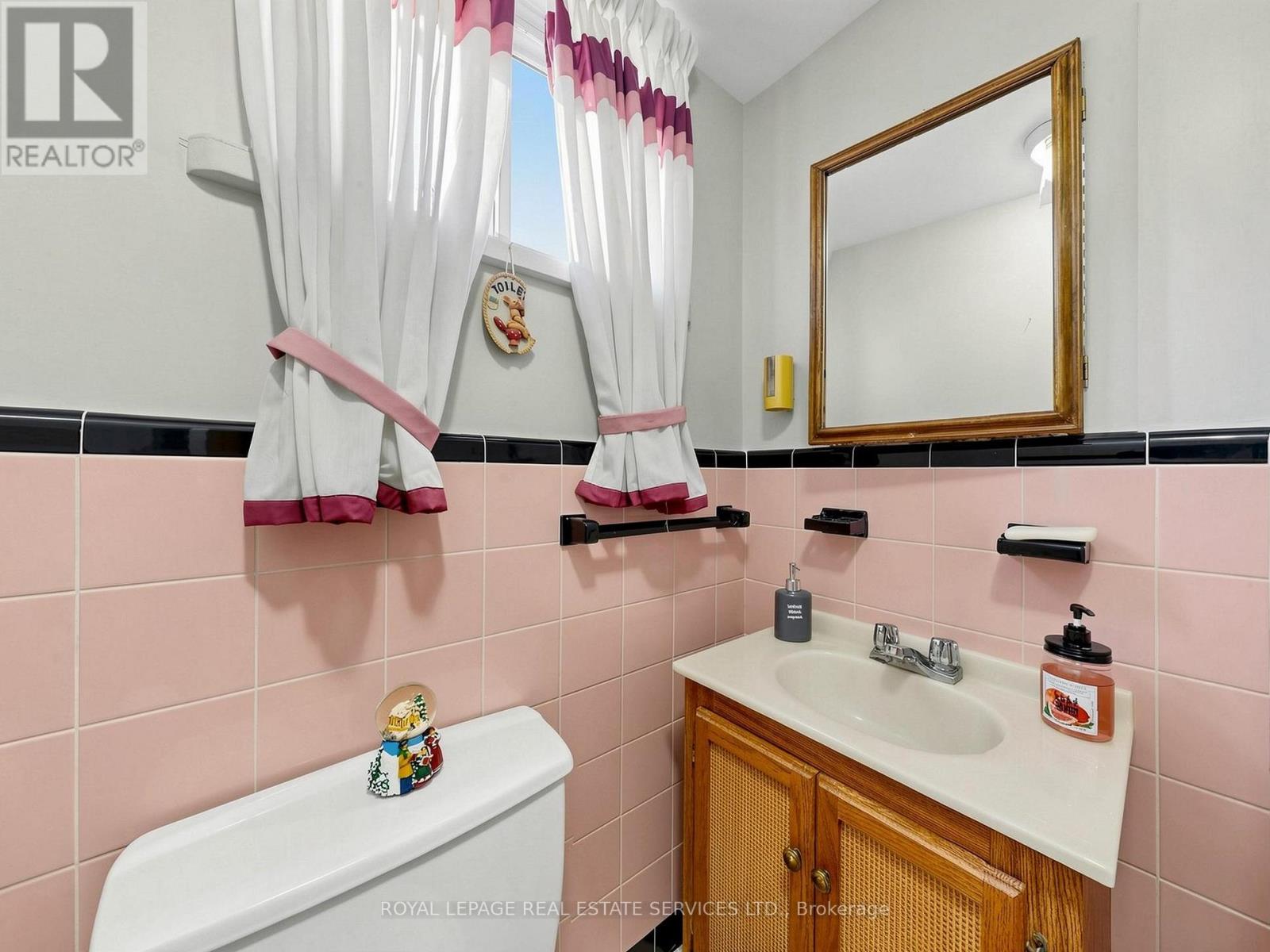 86 WHITBURN CRESCENT - 41
