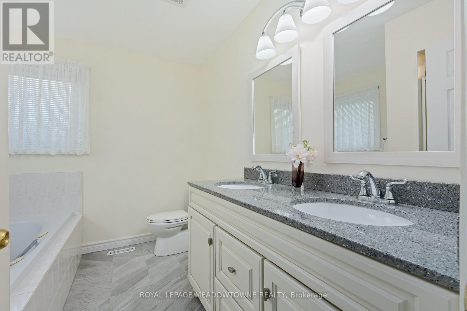 7 EATON STREET - 32
