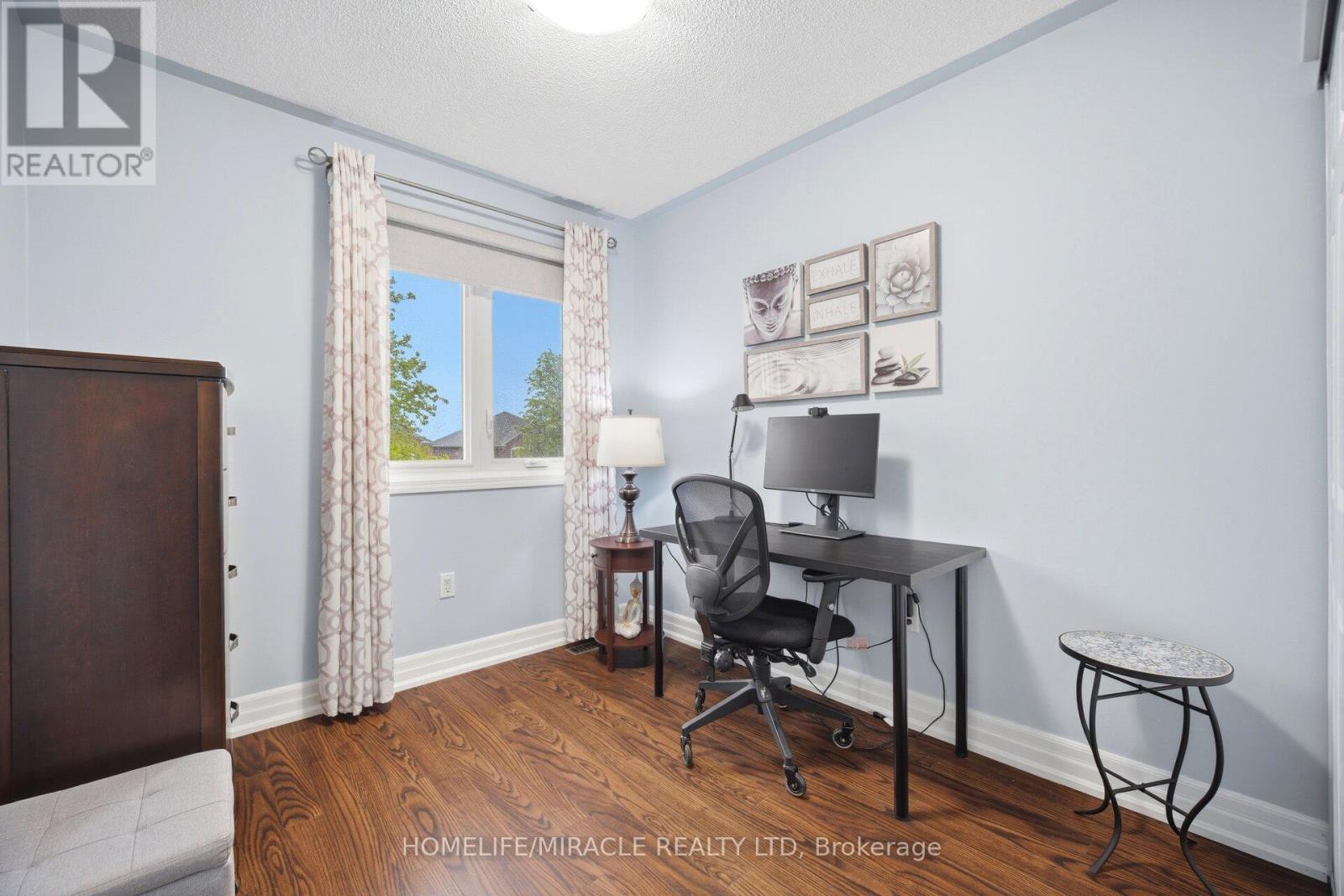 71 DANDELION ROAD - 32