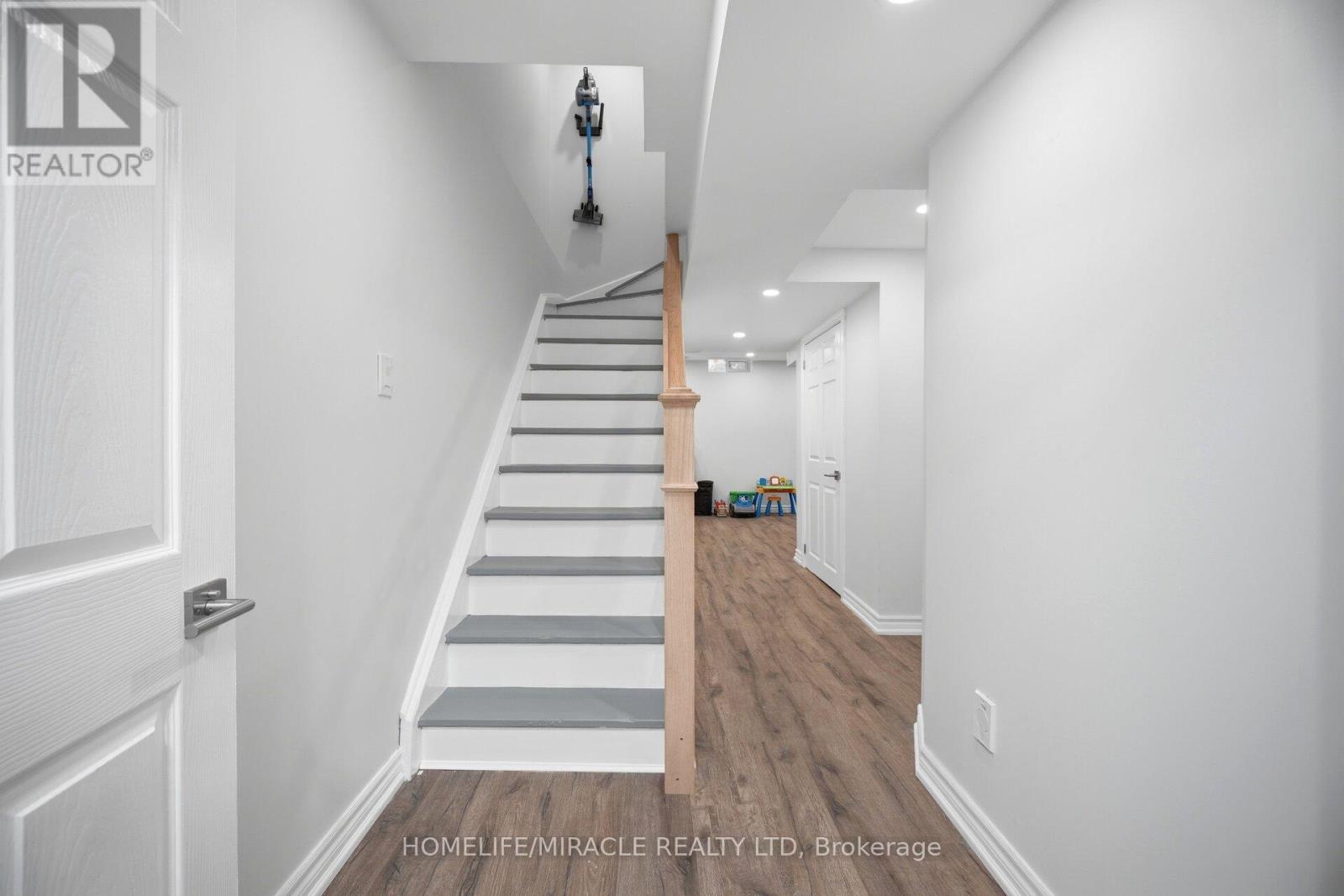 71 DANDELION ROAD - 35