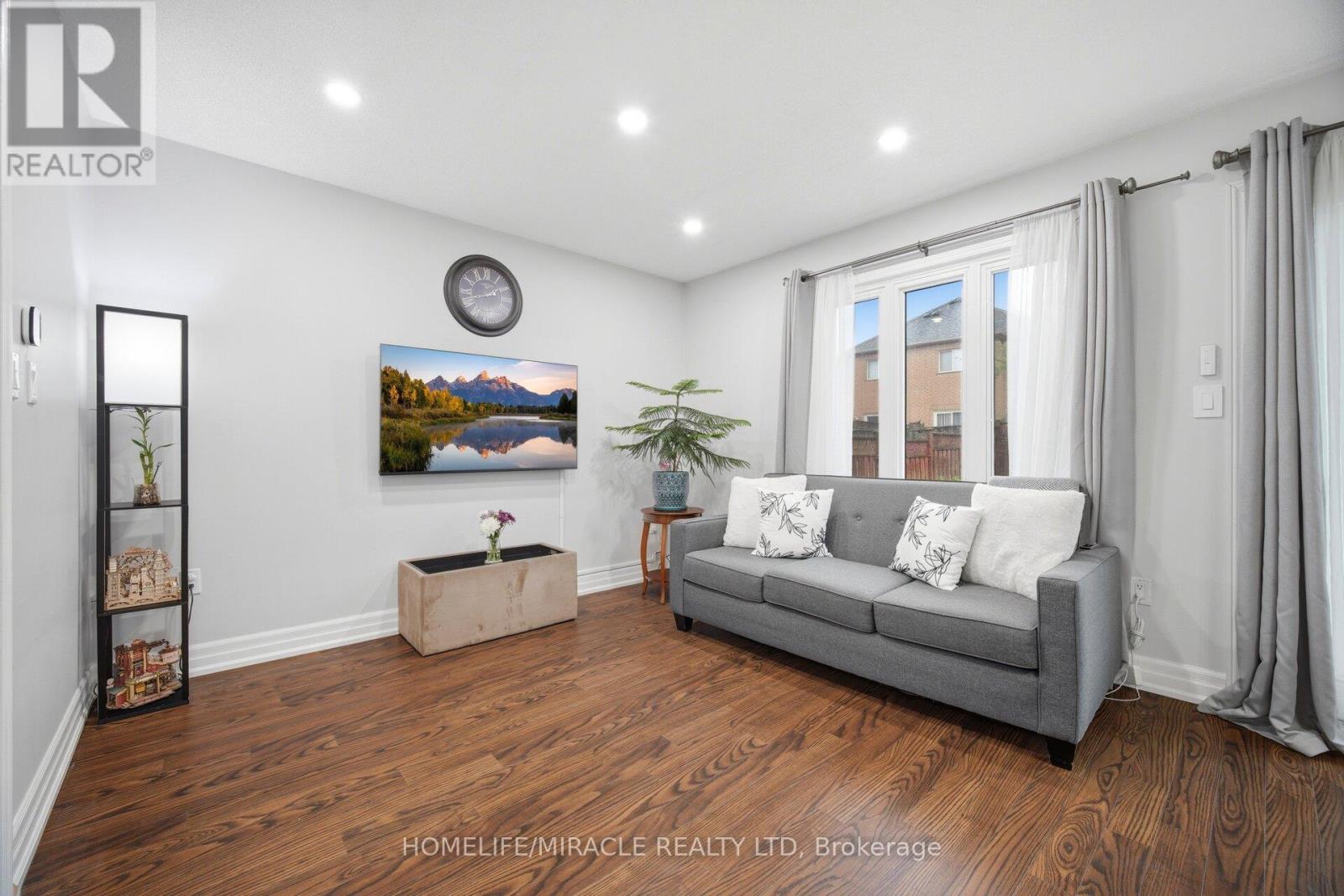 71 DANDELION ROAD - 9