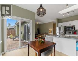 Kitchen - 1056 Holly Park Rd, Central Saanich, BC V8M2H1 Photo 8