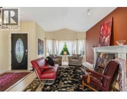 1056 Holly Park Rd, Central Saanich, BC V8M2H1 Photo 17