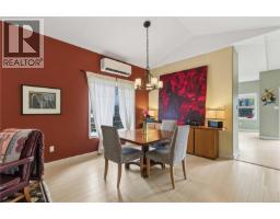 1056 Holly Park Rd, Central Saanich, BC V8M2H1 Photo 15