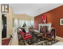 1056 Holly Park Rd, Central Saanich, BC V8M2H1 Photo 14