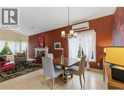 1056 Holly Park Rd, Central Saanich, BC V8M2H1 Photo 21