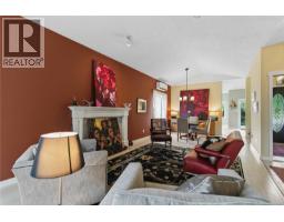 1056 Holly Park Rd, Central Saanich, BC V8M2H1 Photo 20