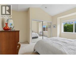1056 Holly Park Rd, Central Saanich, BC V8M2H1 Photo 28