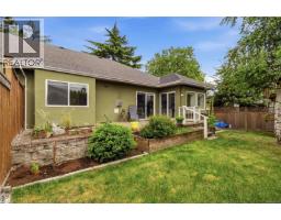 1056 Holly Park Rd, Central Saanich, BC V8M2H1 Photo 33