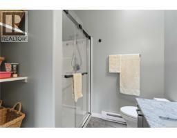 1056 Holly Park Rd, Central Saanich, BC V8M2H1 Photo 30
