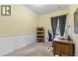 1056 Holly Park Rd, Central Saanich, BC V8M2H1 Photo 24