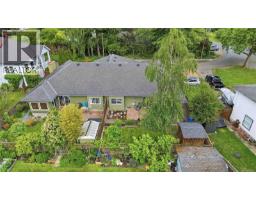 1056 Holly Park Rd, Central Saanich, BC V8M2H1 Photo 43