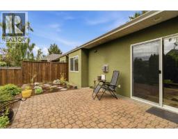 1056 Holly Park Rd, Central Saanich, BC V8M2H1 Photo 36